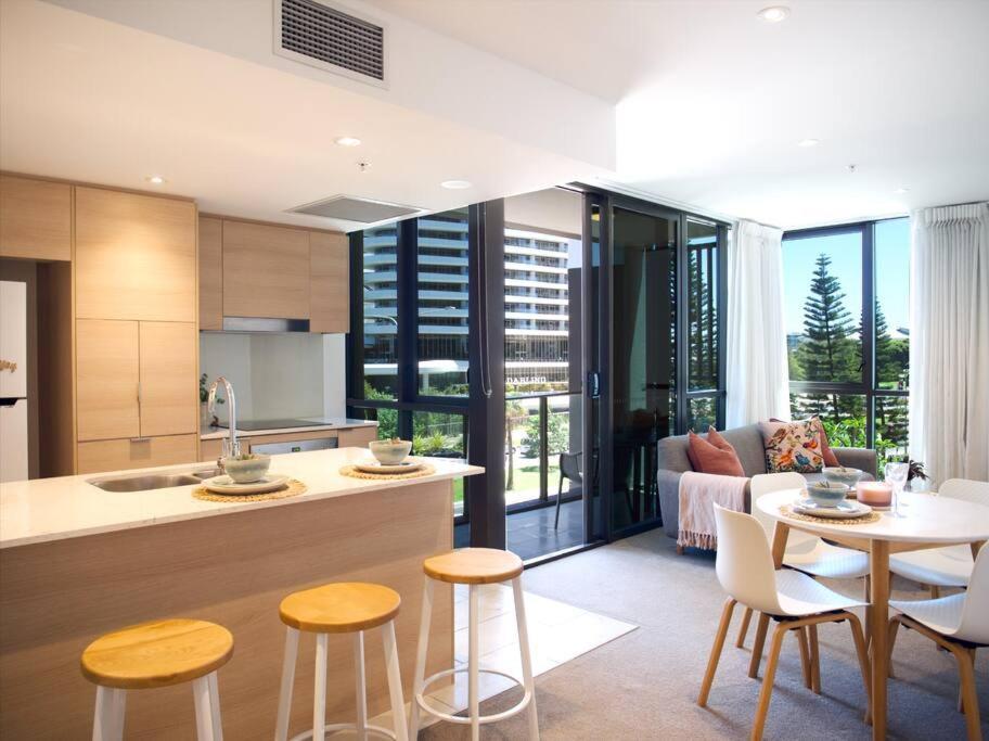 Broadbeach Stunner Modern And Central Gold Coast Kültér fotó