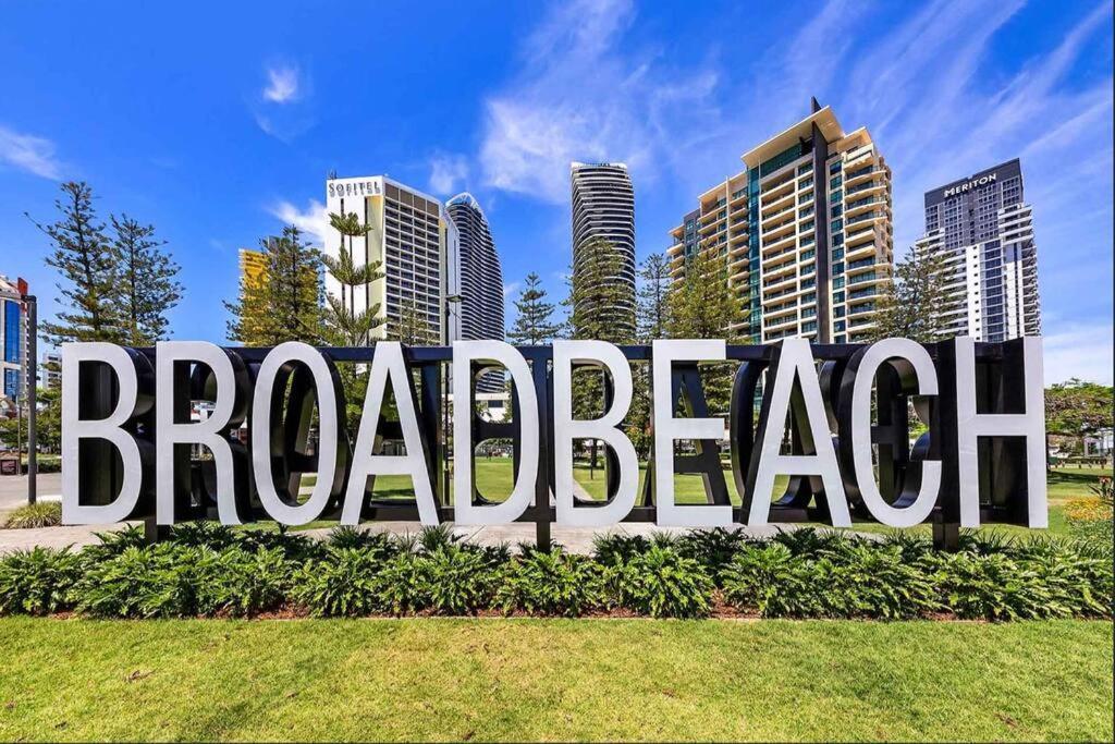 Broadbeach Stunner Modern And Central Gold Coast Kültér fotó